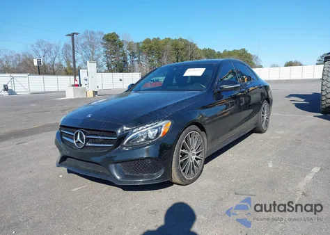 2017 Mercedes-Benz C 300 Luxury/Sport z USA, uszkodzony, nr VIN 55SWF4JB4HU203596